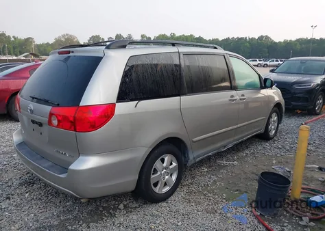 2010 Toyota Sienna Le z USA, uszkodzony, nr VIN 5TDKK4CC2AS302601